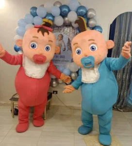 شخصيات كرتونية في حفلات أعياد الميلاد للأطفال